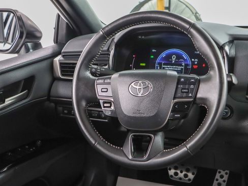 Used 2025 Toyota Camry SE FWD image 12