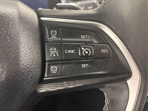 Used 2023 Jeep Grand Cherokee Laredo image 24