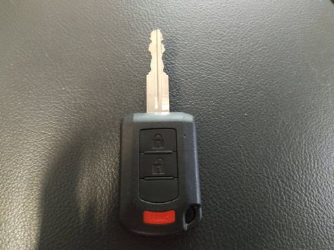 Used 2019 Mitsubishi Outlander ES image 32