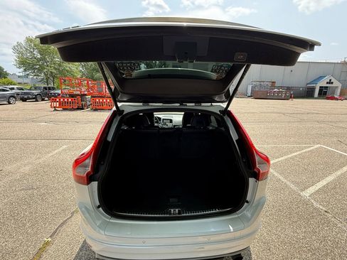 Used 2016 Volvo XC60 T6 R-Design Platinum w/ Climate Package image 18