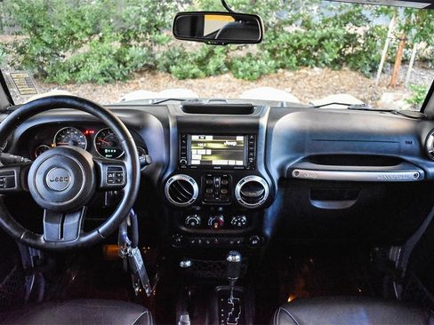 Used 2015 Jeep Wrangler Unlimited Sahara image 13