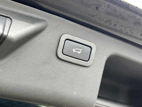 Used 2018 Land Rover Discovery Sport HSE image 20