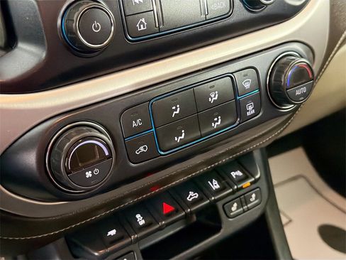 Used 2020 GMC Canyon SLT image 15