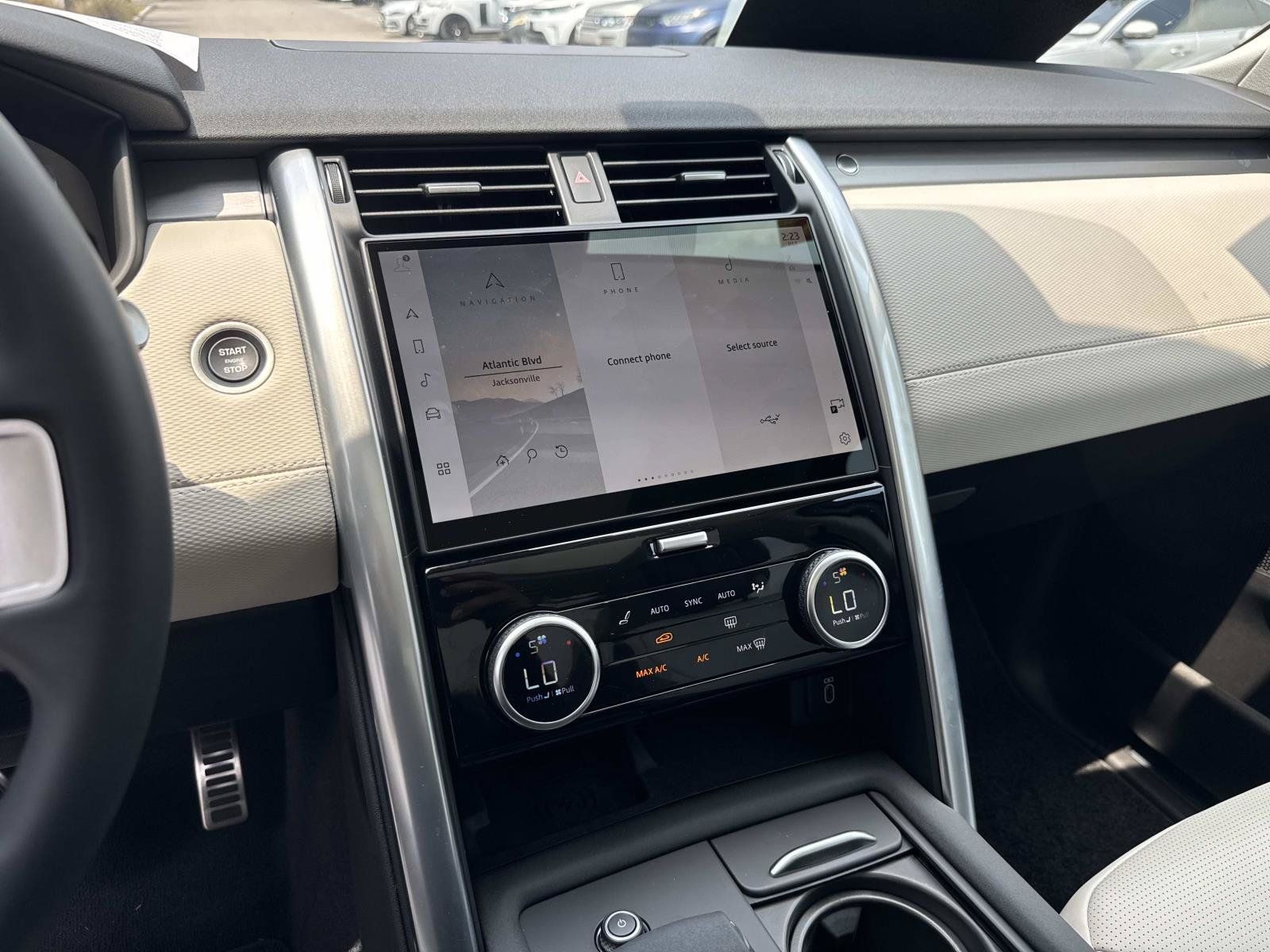 Certified 2026 Land Rover Discovery Limited Edition AWD/4WD image 26