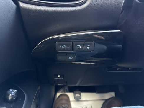 Used 2018 Toyota Prius Two image 28