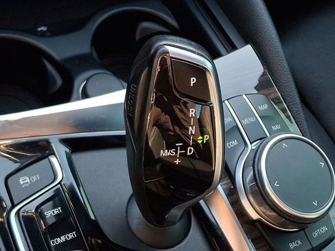 Used 2019 BMW 530i xDrive image 16