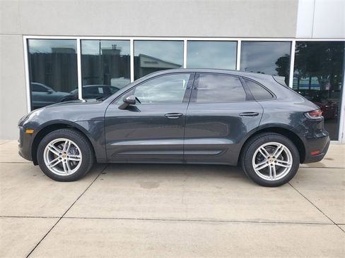 Used 2024 Porsche Macan w/ Premium Plus Package image 2