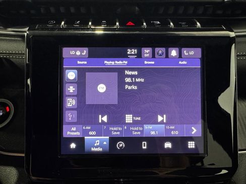 Used 2025 Jeep Grand Cherokee Altitude AWD/4WD image 12