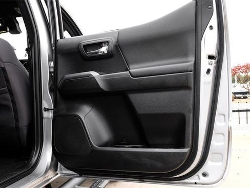 Used 2019 Toyota Tacoma TRD Off-Road image 43