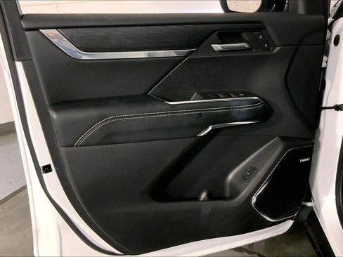 Used 2026 GMC Acadia Elevation w/ Elevation Premium Package FWD image 24