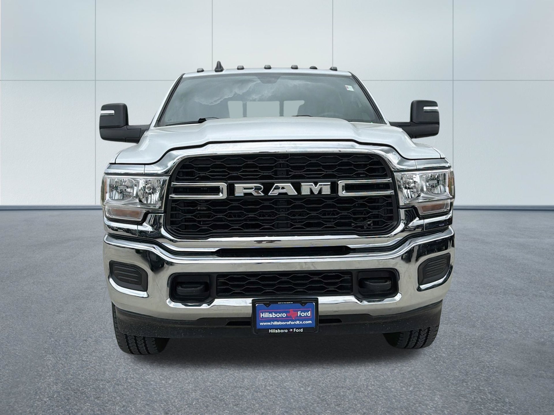 Used 2024 RAM 2500 Tradesman w/ Chrome Appearance Group AWD/4WD image 2