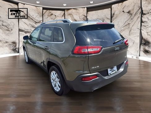 Used 2016 Jeep Cherokee Latitude w/ Cold Weather Group AWD/4WD image 6