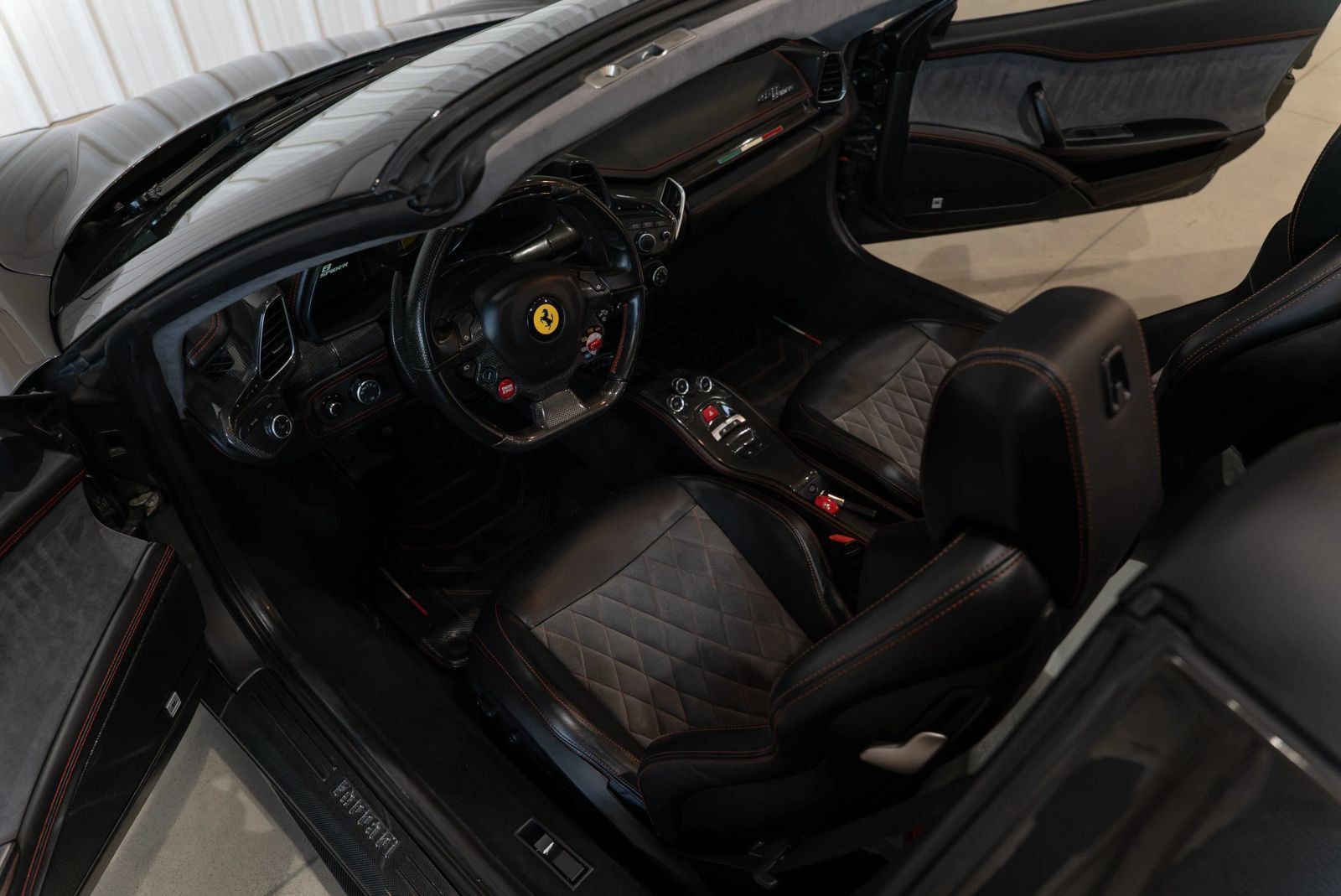 Used 2013 Ferrari 458 Spider RWD image 34