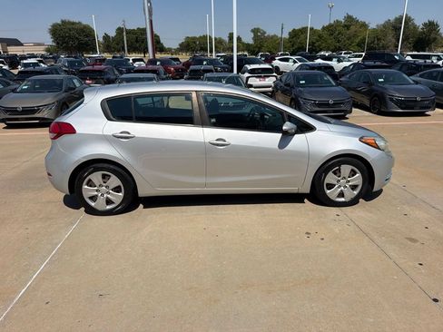 Used 2016 Kia Forte LX FWD image 6