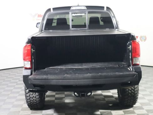 Used 2016 Toyota Tacoma TRD Off-Road w/ Towing Package AWD/4WD image 8
