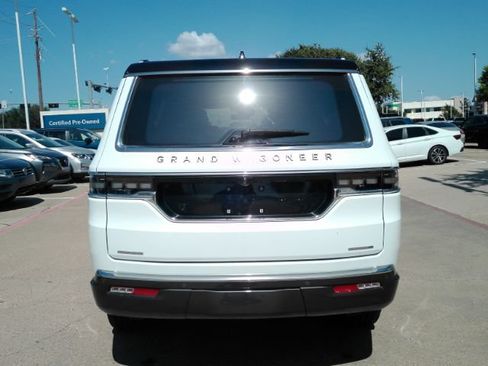 Used 2022 Jeep Grand Wagoneer Series III w/ Rear Seat Video Group 1 AWD/4WD image 12