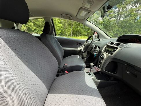 Used 2010 Toyota Yaris 2-Door Hatchback FWD image 18