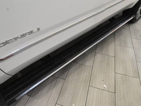 Used 2019 GMC Yukon XL Denali w/ Denali Ultimate Package image 10