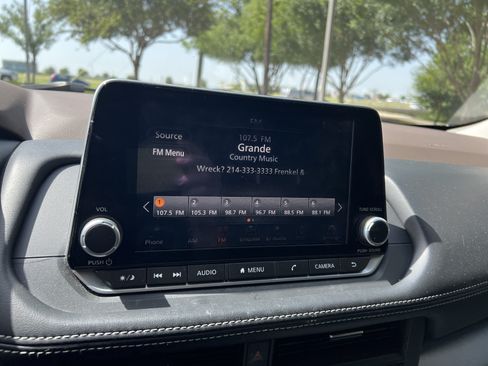 Used 2023 Nissan Rogue SV FWD image 20