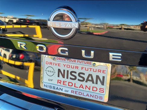 Used 2022 Nissan Rogue SV image 22