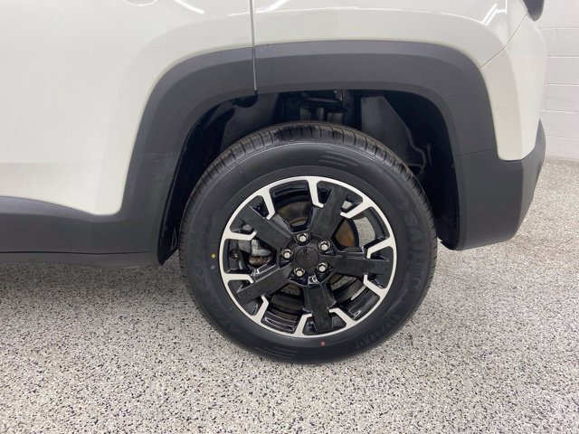 Used 2023 Jeep Renegade Latitude AWD/4WD image 7