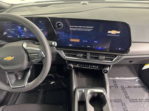 New 2026 Chevrolet Equinox EV LT image 17