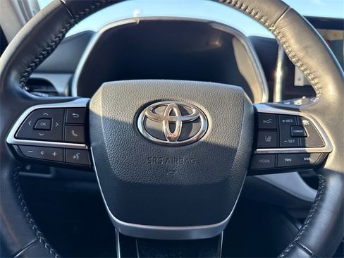 Used 2023 Toyota Highlander Platinum image 30