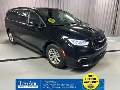 Used 2024 Chrysler Pacifica Touring-L