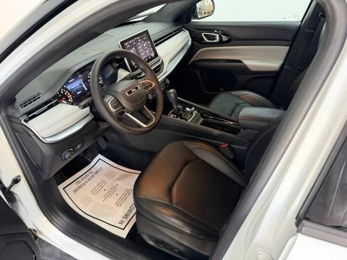 Certified 2024 Jeep Compass Limited AWD/4WD image 17