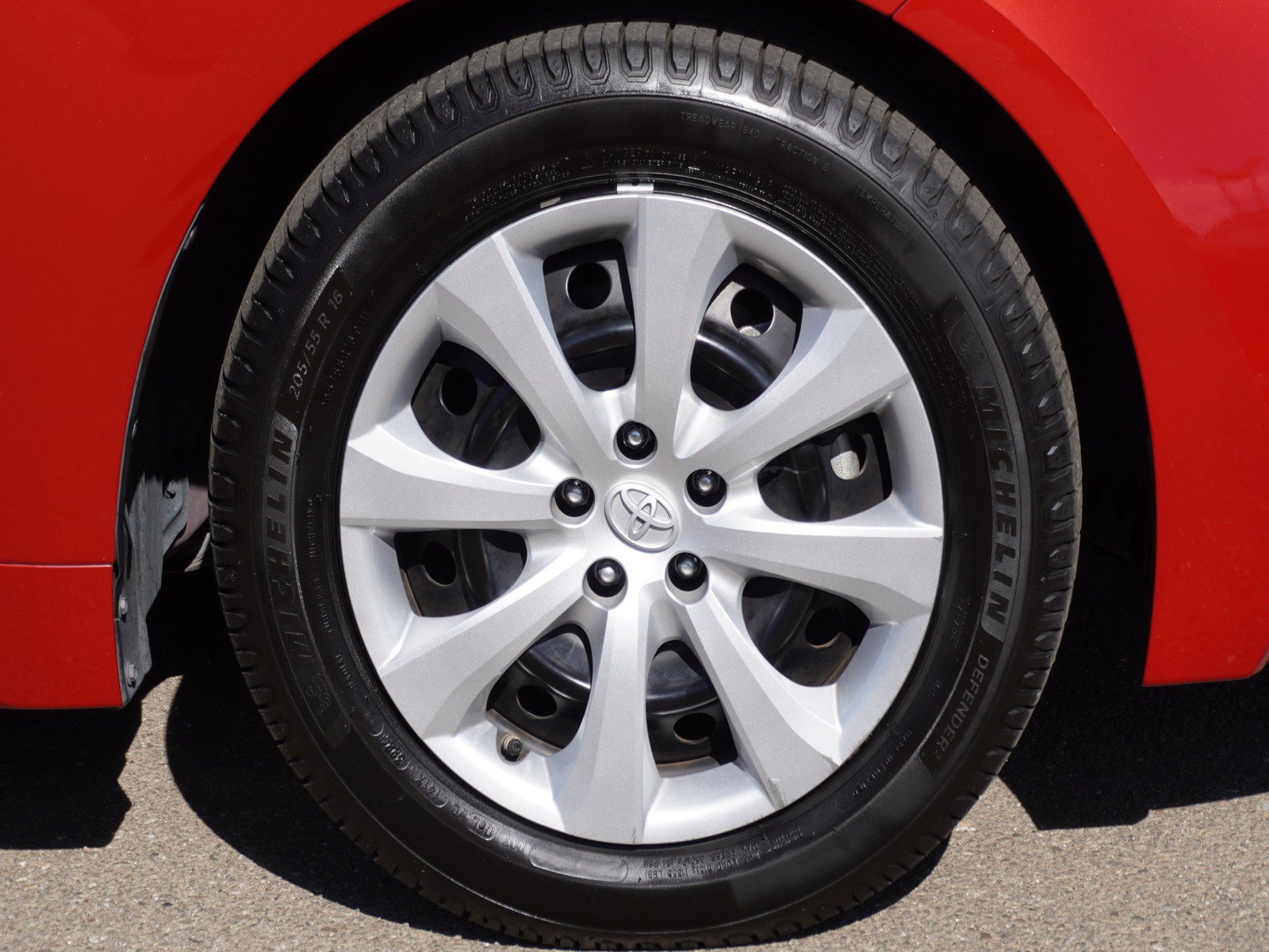 Used 2021 Toyota Corolla LE FWD image 5