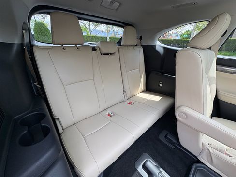 Used 2024 Toyota Highlander Platinum AWD/4WD image 33