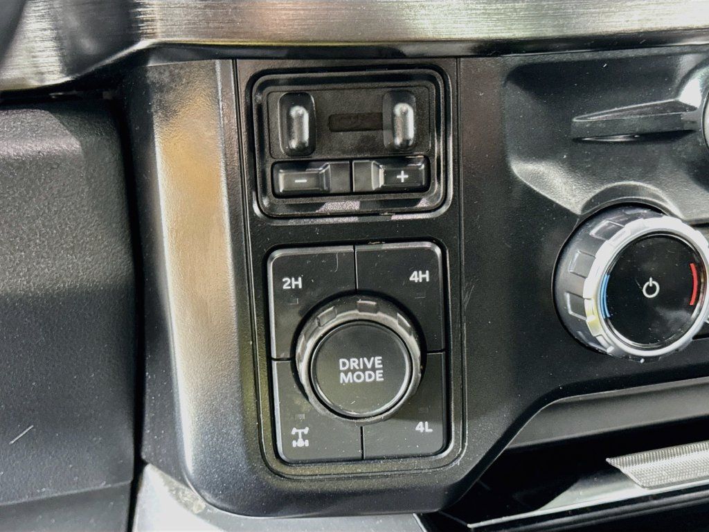 Used 2024 Ford F350 Lariat w/ FX4 Off-Road Package AWD/4WD image 23