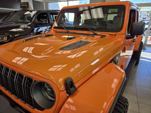 New 2025 Jeep Gladiator Sport w/ Premium Package image 5