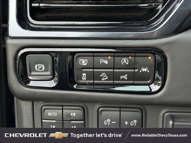 Used 2025 GMC Yukon XL AT4 Ultimate AWD/4WD image 24