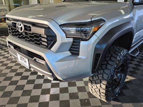 Used 2024 Toyota Tacoma TRD Off-Road image 10