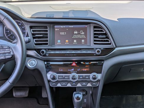 Used 2020 Hyundai Elantra Limited w/ Cargo Package (C1) FWD image 17