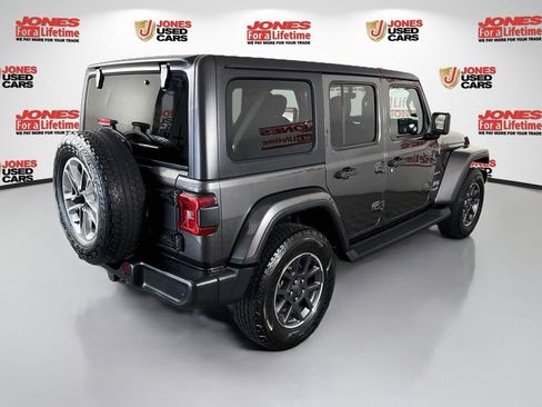Used 2018 Jeep Wrangler Unlimited Sahara AWD/4WD image 15