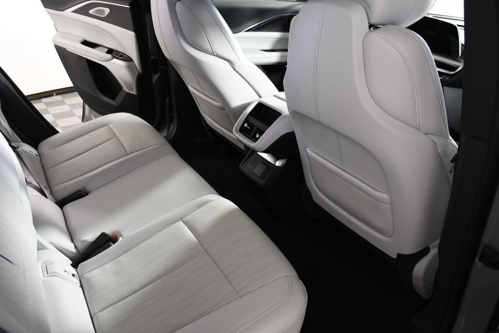 Used 2024 Cadillac Lyriq Luxury RWD image 21