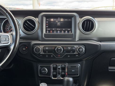 Used 2020 Jeep Wrangler Unlimited Sahara AWD/4WD image 21