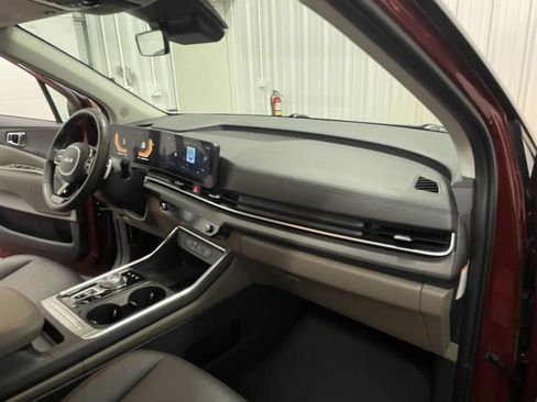 Used 2025 Kia Carnival EX FWD image 43