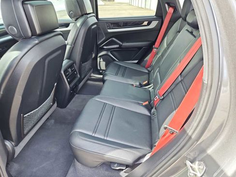 Certified 2024 Porsche Cayenne image 37