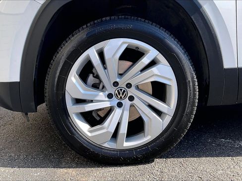Certified 2023 Volkswagen Atlas SE image 8