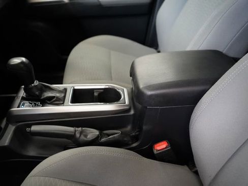 Used 2017 Toyota Tacoma SR5 AWD/4WD image 36