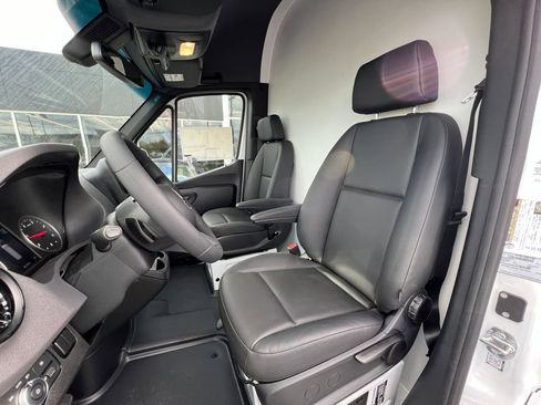 New 2025 Mercedes-Benz Sprinter 4500 image 3