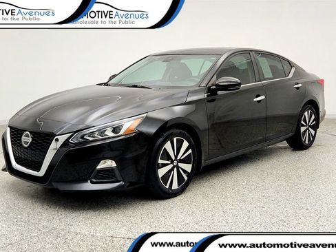 Used 2021 Nissan Altima 2.5 SV w/ SV Premium Package FWD image 1