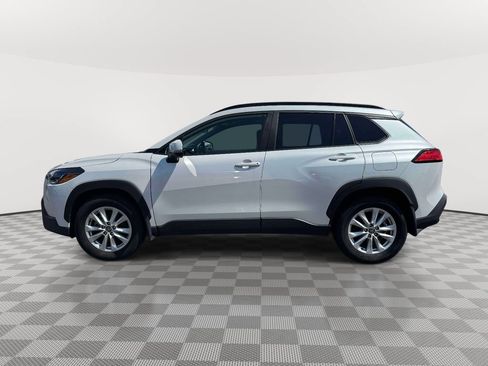Used 2024 Toyota Corolla Cross LE w/ Moonroof Package AWD/4WD image 4