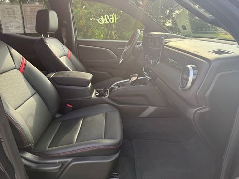Used 2025 Chevrolet Colorado Z71 w/ Technology Package AWD/4WD image 20