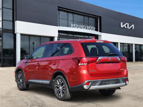 Used 2018 Mitsubishi Outlander SE image 6