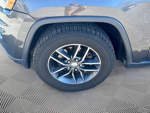 Used 2018 Jeep Grand Cherokee Limited image 29
