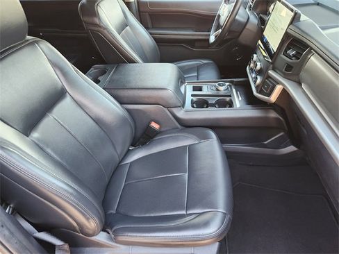 Used 2024 Ford Expedition XLT image 10